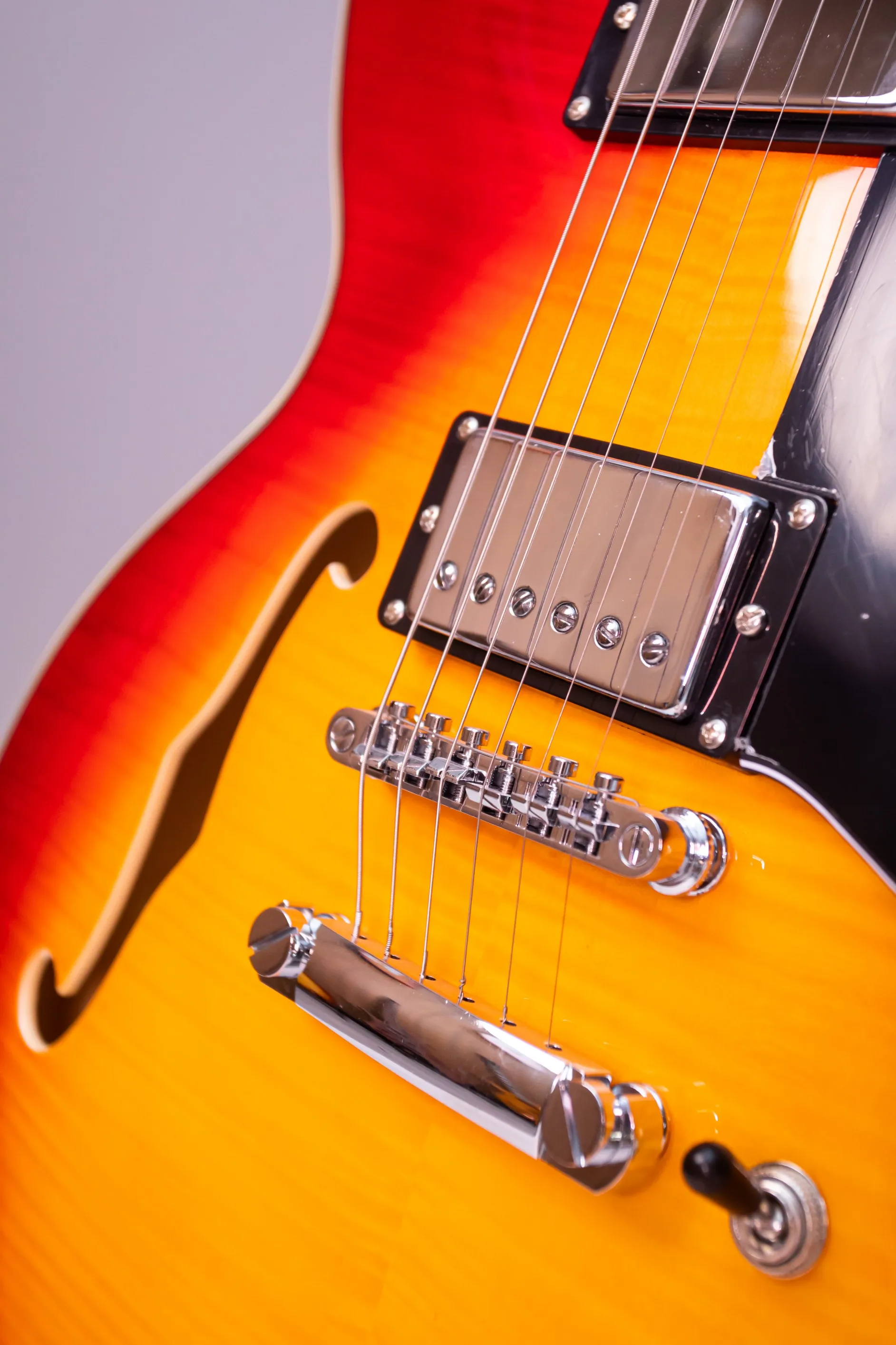 Customizable, 6-string 22 electric guitar, stainless steel wire, in stock, red, brown, black are in stock!
Customizable, 6-string 22 electric guitar, stainless steel wire, in stock, red, brown, black are in stock!