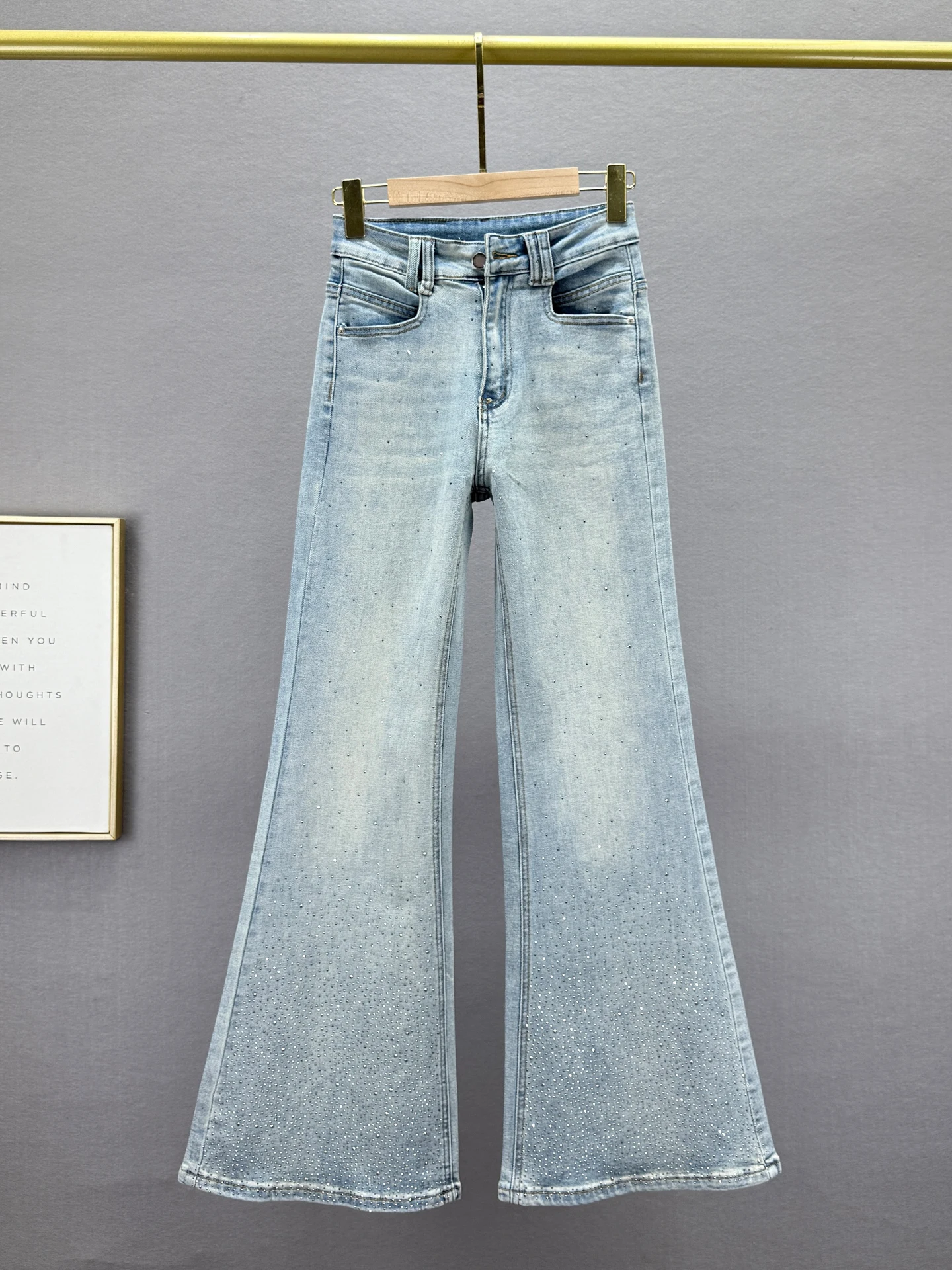 Женские джинсы-клеш с высокой талией, облегающие, с блестками, удлиненные, весна 2026, Гонконг
Женские джинсы-клеш с высокой талией, облегающие, с блестками, удлиненные, весна 2026, Гонконг