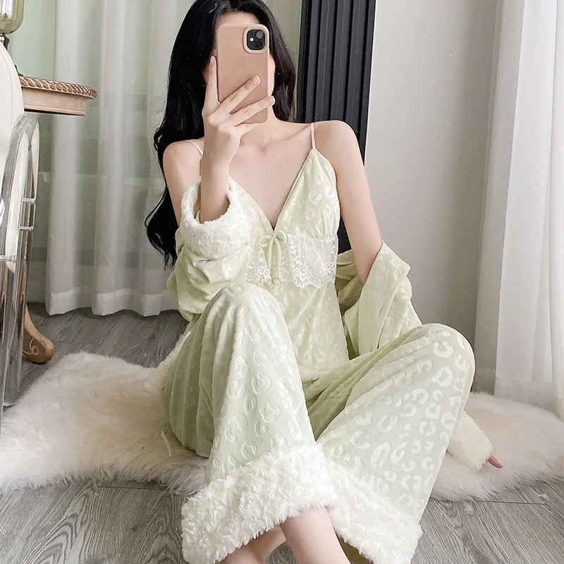 Милый жаккардовый бархатный пижамный комплект во французском стиле из 3 предметов, одежда для сна, осенне-зимняя ночная рубашка, домашняя одежда, повседневная велюровая одежда для дома
Милый жаккардовый бархатный пижамный комплект во французском стиле из 3 предметов, одежда для сна, осенне-зимняя ночная рубашка, домашняя одежда, повседневная велюровая одежда для дома