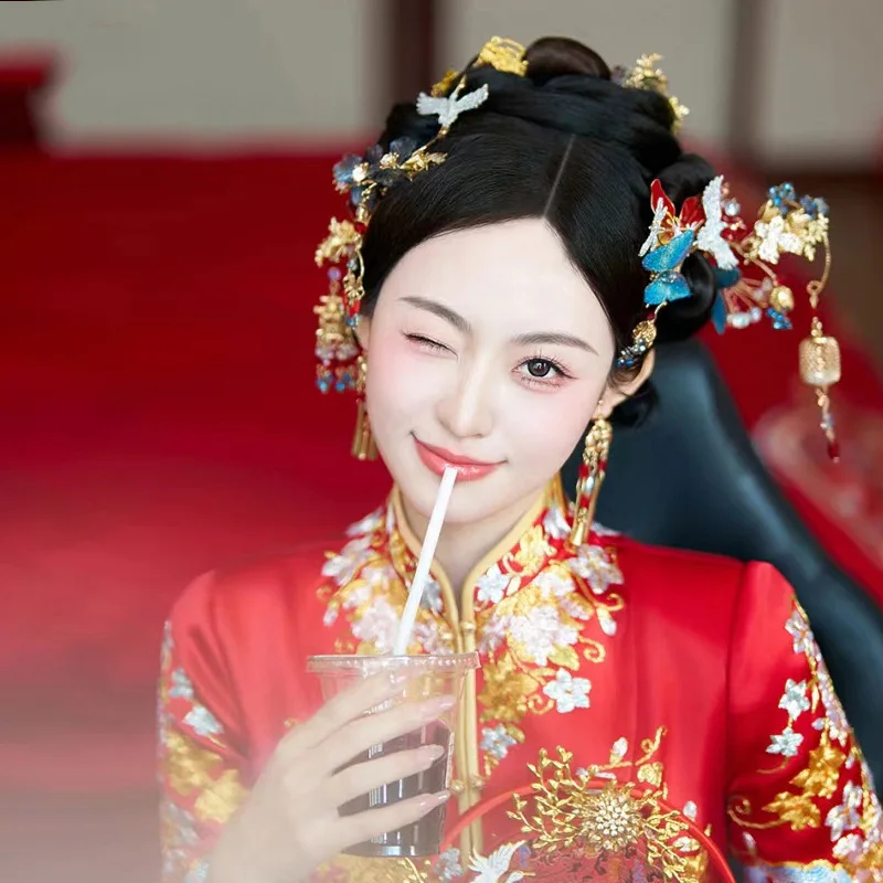 New Chinese Xiuhe Headdress Red and Gown Horse-Face Skirt Cheongsam Morning Gowns Hanfu Bridal Hair Accessories Lantern Hairpin
New Chinese Xiuhe Headdress Red and Gown Horse-Face Skirt Cheongsam Morning Gowns Hanfu Bridal Hair Accessories Lantern Hairpin