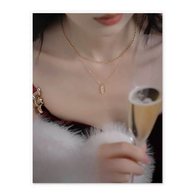 European and American retro simple temperament inlaid zircon design versatile high-end women's necklace
European and American retro simple temperament inlaid zircon design versatile high-end women's necklace