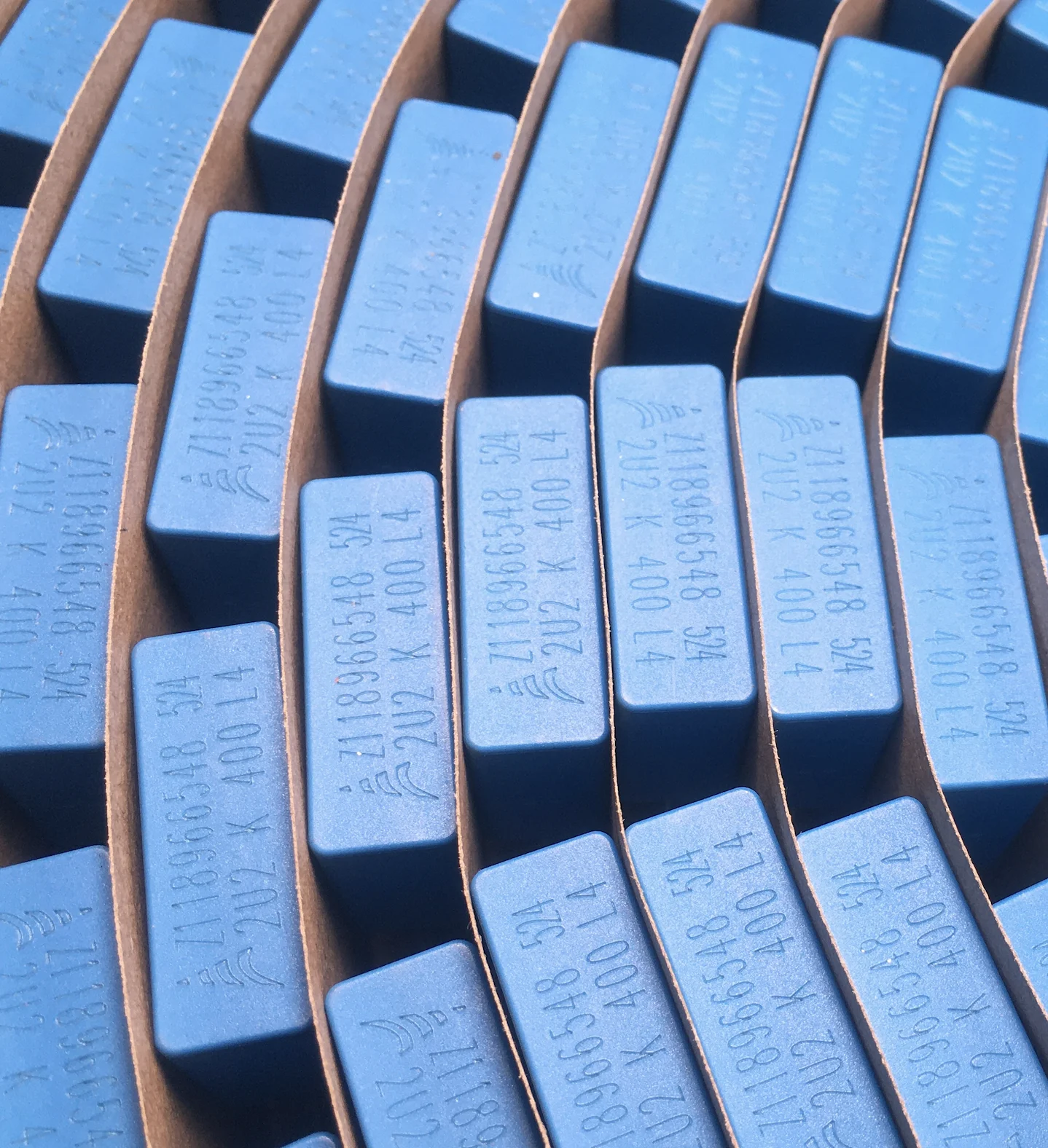 10PCS NEW EPCOS B32524 2.2UF 400V 225/400V P27.5MM hot sale Blue capacitor 2.2UF/400V Original Box B32524R6225K189
10PCS NEW EPCOS B32524 2.2UF 400V 225/400V P27.5MM hot sale Blue capacitor 2.2UF/400V Original Box B32524R6225K189