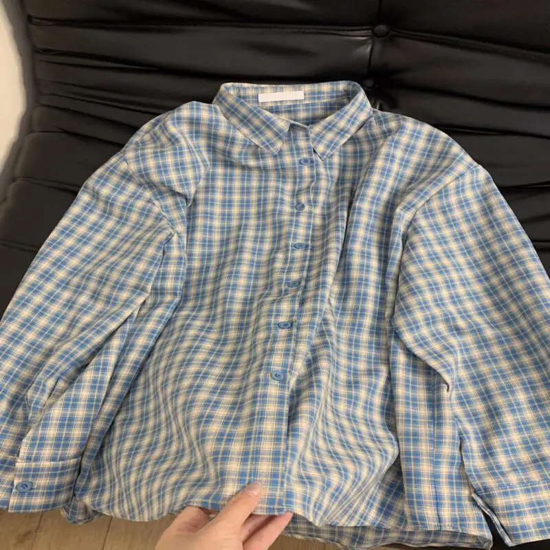 Модная базовая футболка-пуловер с длинным рукавом для весны и осени, женская повседневная универсальная ретро-модель в синюю клетку, свободного кроя оверсайз
Модная базовая футболка-пуловер с длинным рукавом для весны и осени, женская повседневная универсальная ретро-модель в синюю клетку, свободного кроя оверсайз