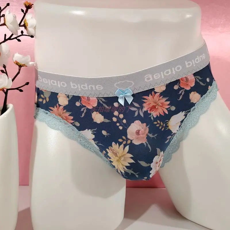Japanese Style Men Sexy Ice Silk Triangle lingerie Comfortable Mid Waist Bow Breathable Floral Lace Edge Waistband Sissy Briefs
Japanese Style Men Sexy Ice Silk Triangle lingerie Comfortable Mid Waist Bow Breathable Floral Lace Edge Waistband Sissy Briefs