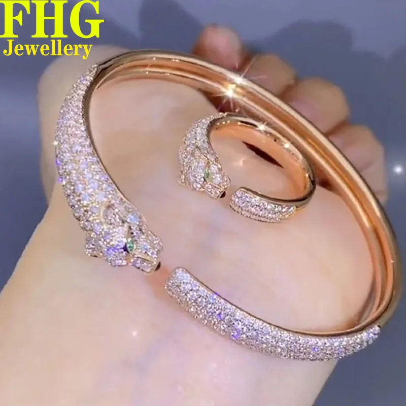 Au750 18K Rose Gold bangle 2 Carat Natural South African Diamond leopard head ring Wedding Party Engagement Anniversary Ring
Au750 18K Rose Gold bangle 2 Carat Natural South African Diamond leopard head ring Wedding Party Engagement Anniversary Ring