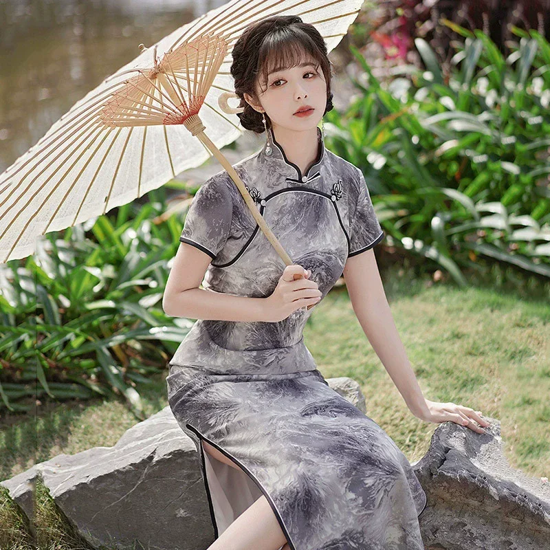 Черное женское платье Cheongsam в китайском традиционном стиле с коротким рукавом, новое улучшенное женское платье Ципао с воротником-стойкой и принтом бабочки
Черное женское платье Cheongsam в китайском традиционном стиле с коротким рукавом, новое улучшенное женское платье Ципао с воротником-стойкой и принтом бабочки
