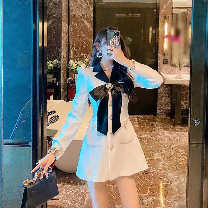 2024 New Spring And Autumn Korean Edition Fashion Slim Small Fragrance Suit Dress Female Suit High End Skirt Jacket
2024 New Spring And Autumn Korean Edition Fashion Slim Small Fragrance Suit Dress Female Suit High End Skirt Jacket