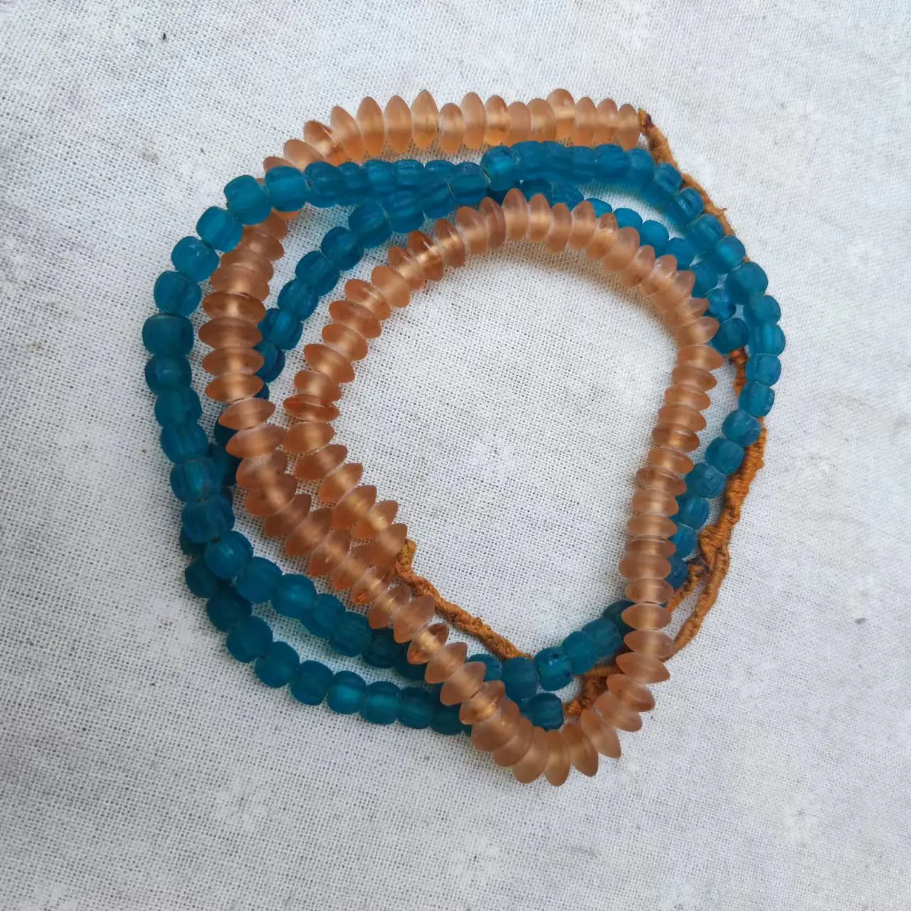 1pcs/lot Orange Blues Blue Flying Saucer Pumpkin Ridge Old Glass Bead String Necklace Detachable Embellishment Design bracelet
1pcs/lot Orange Blues Blue Flying Saucer Pumpkin Ridge Old Glass Bead String Necklace Detachable Embellishment Design bracelet