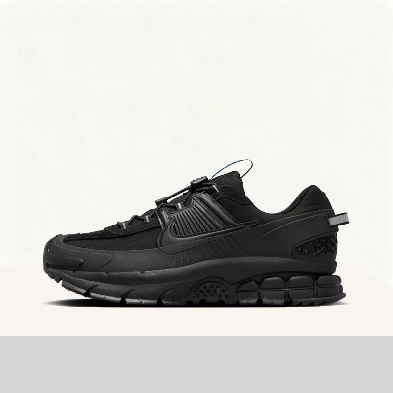 Кроссовки Nike ZOOM VOMERO ROAM: простые, стильные и универсальные повседневные кроссовки для тренировок и бега (унисекс) - черные FV2295-002
Кроссовки Nike ZOOM VOMERO ROAM: простые, стильные и универсальные повседневные кроссовки для тренировок и бега (унисекс) - черные FV2295-002