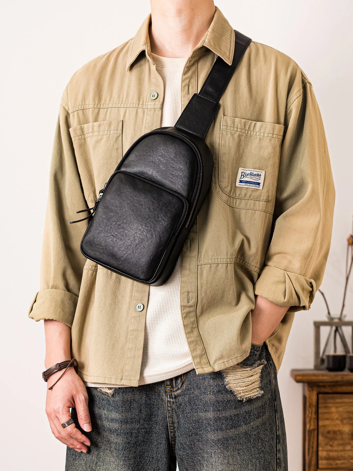 PNDME simple fashion designer handmade first layer cowhide men's small chest bag genuine leather black motorcycle crossbody bag
PNDME simple fashion designer handmade first layer cowhide men's small chest bag genuine leather black motorcycle crossbody bag