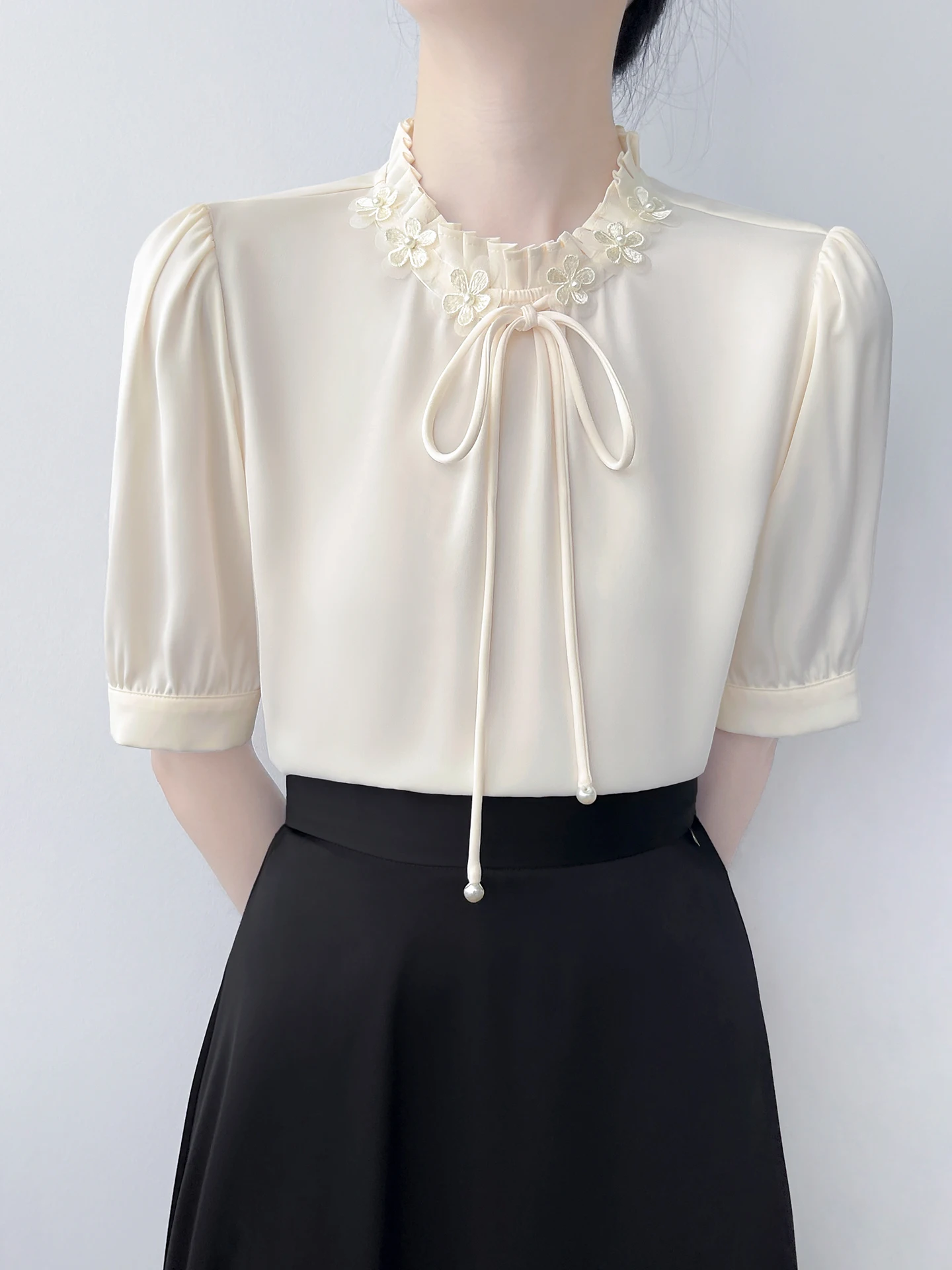Korean Style Satin Short Sleeve Shirt Women's Loose Fit Commute Flower Tie Drapey Top Breathable Polyester Fiber Bubble Sleeve
Korean Style Satin Short Sleeve Shirt Women's Loose Fit Commute Flower Tie Drapey Top Breathable Polyester Fiber Bubble Sleeve