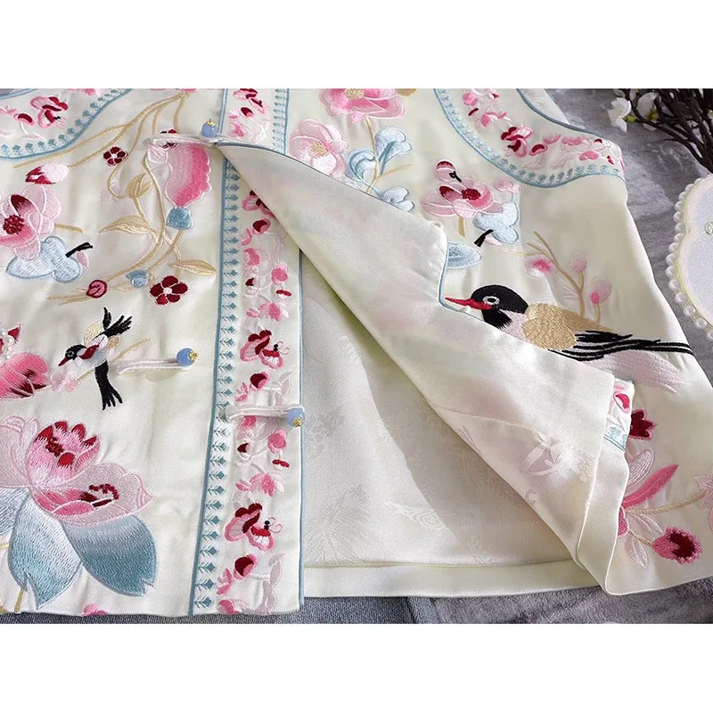 Ladies New Autumn And Winter Embroidery New Chinese Vest Coat High-End National Wind Pink Tank Top Round Neck Loose Vest Coat
Ladies New Autumn And Winter Embroidery New Chinese Vest Coat High-End National Wind Pink Tank Top Round Neck Loose Vest Coat