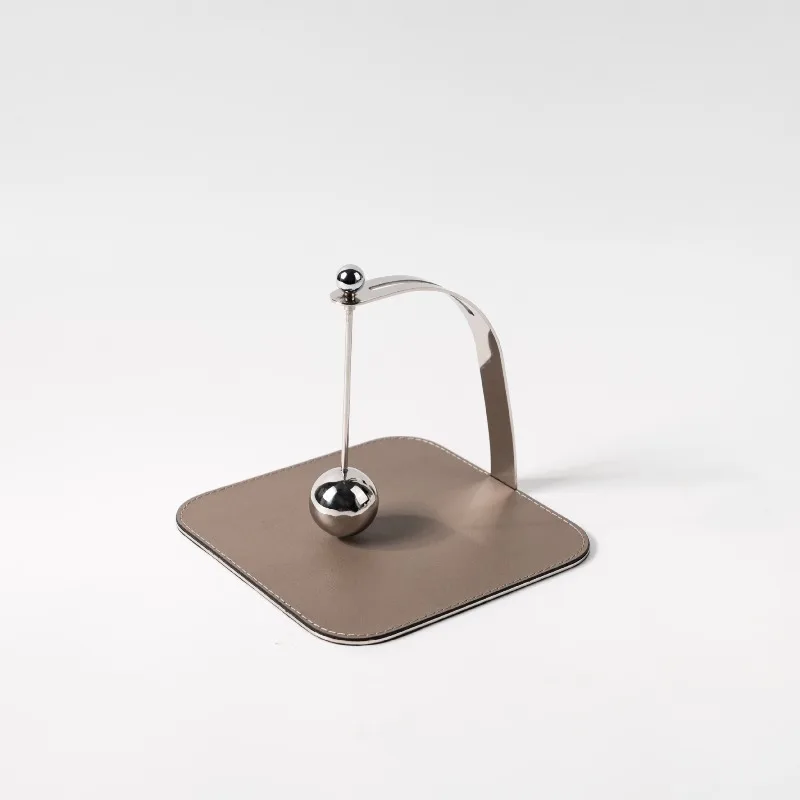 Современный кожаный держатель для салфеток с фиксированной точкой, отдел продаж, украшение для офисного столика в отеле, орнамент
Современный кожаный держатель для салфеток с фиксированной точкой, отдел продаж, украшение для офисного столика в отеле, орнамент