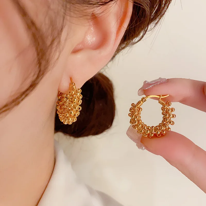 New Fashion Trend Unique Design Elegant Exquisite Retro Metal Ball Winding Earrings Women Jewelry Wedding Party High-end Gifts
New Fashion Trend Unique Design Elegant Exquisite Retro Metal Ball Winding Earrings Women Jewelry Wedding Party High-end Gifts