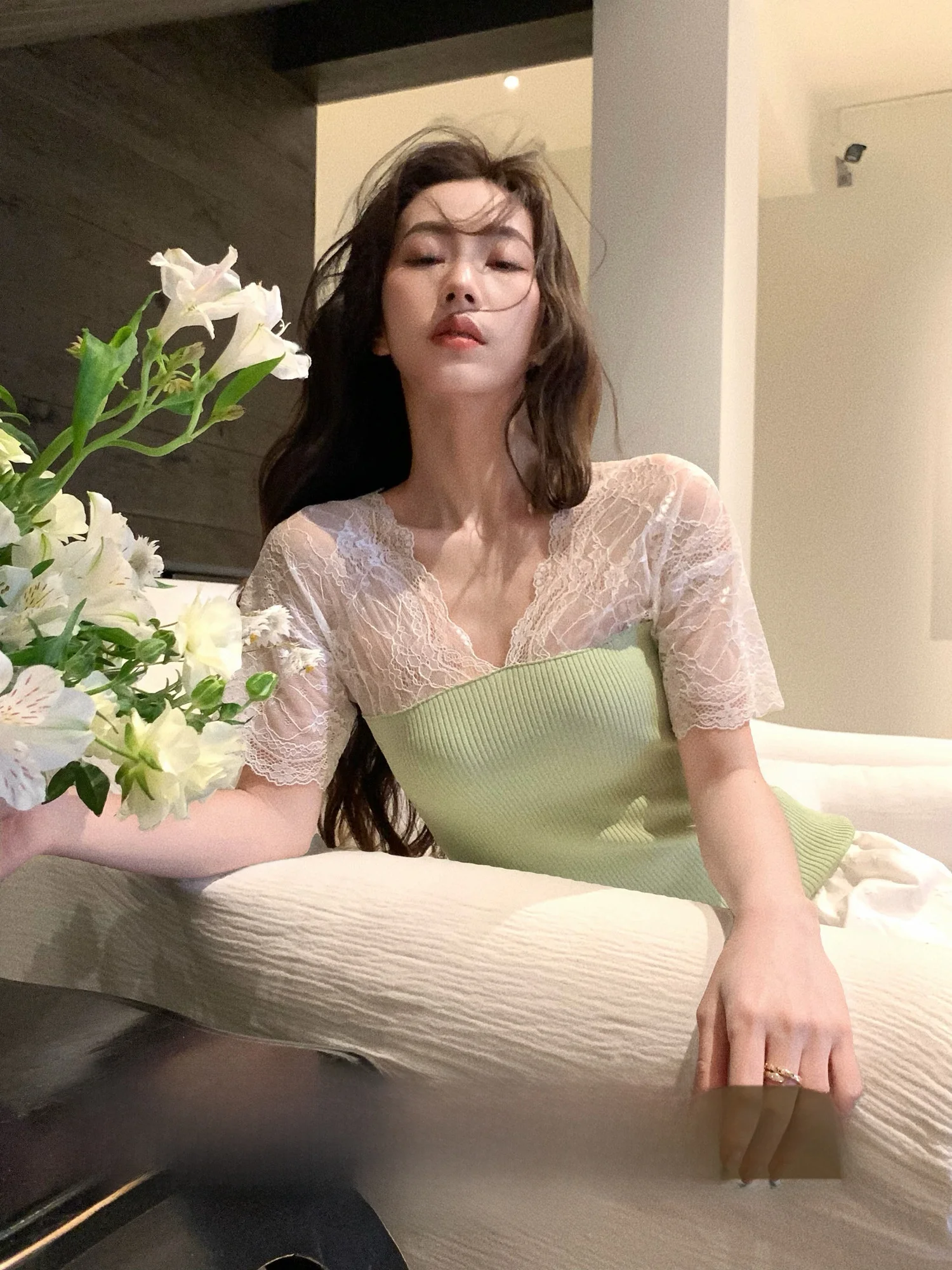 French Style Lace Splice Slim Fit T-Shirt V-Neck Base Layer Top for Women Commute Spring Season Short Sleeve Regular Fit
French Style Lace Splice Slim Fit T-Shirt V-Neck Base Layer Top for Women Commute Spring Season Short Sleeve Regular Fit
