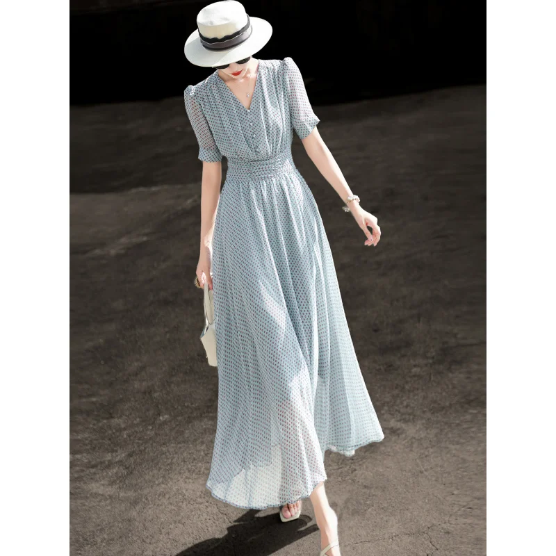 MEXCOCO 2026 Summer New Arrival Elegant French Retro V-neck Polka Dot Print Slim Waist Flared A-line Dress
MEXCOCO 2026 Summer New Arrival Elegant French Retro V-neck Polka Dot Print Slim Waist Flared A-line Dress