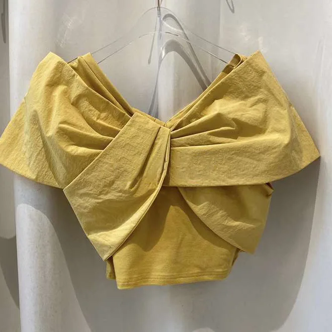 Girls Solid Color Sweet Cross Bow Short Sleeved Shirt Elastic Top Korean Version 2024 Summer New Fashion
Girls Solid Color Sweet Cross Bow Short Sleeved Shirt Elastic Top Korean Version 2024 Summer New Fashion