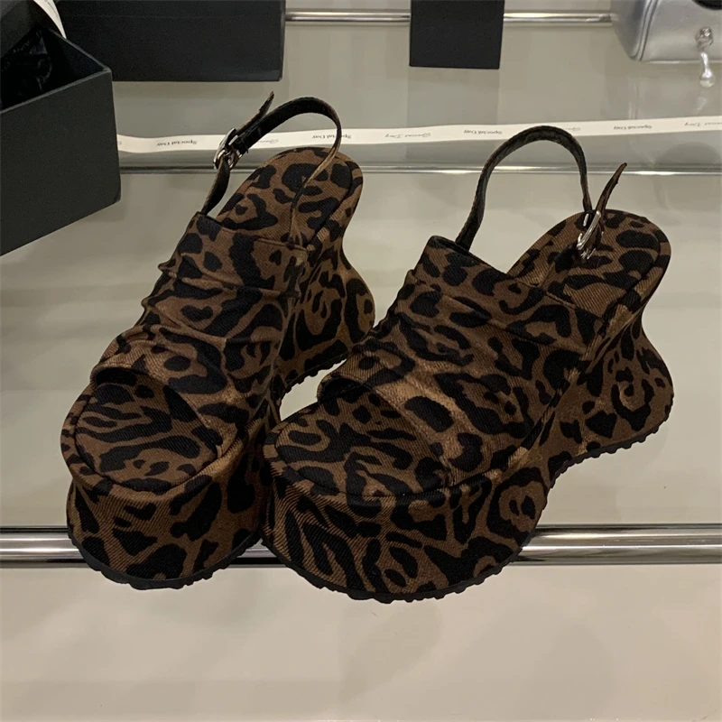 Aneikeh Summer Designer Wrinkle Leopard Print Platform Wedges Women Sandals Thick Bottom Rear Strap High Heels Slide Ladies Shoe
Aneikeh Summer Designer Wrinkle Leopard Print Platform Wedges Women Sandals Thick Bottom Rear Strap High Heels Slide Ladies Shoe