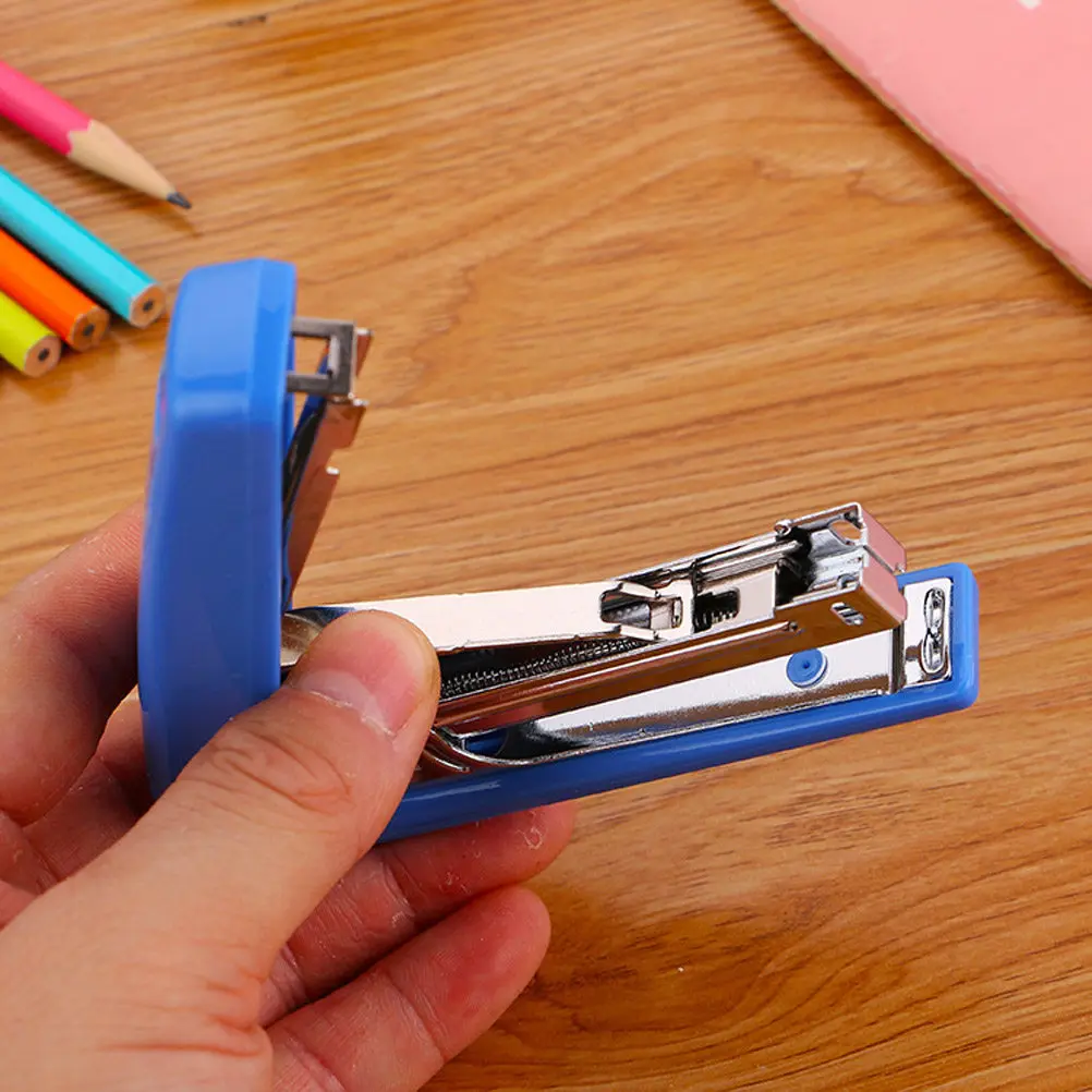Mini Stapler Metal Desktop Stationery Supplies For Office School Home Use Portable Practical Smooth Long-Lasting Random Color
Mini Stapler Metal Desktop Stationery Supplies For Office School Home Use Portable Practical Smooth Long-Lasting Random Color