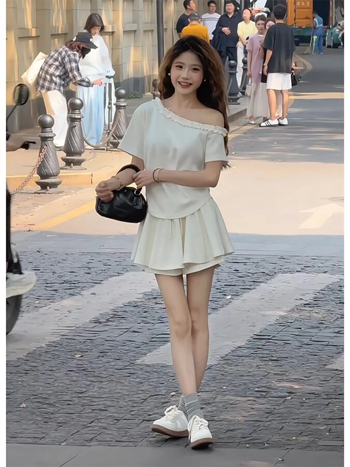Sexy Spicy Girl Pure Color Drawstring Half Skirt Elastic Waist Fashion A-Line Short Skirt Women's Retro Anti-Light Puffy Skirt
Sexy Spicy Girl Pure Color Drawstring Half Skirt Elastic Waist Fashion A-Line Short Skirt Women's Retro Anti-Light Puffy Skirt