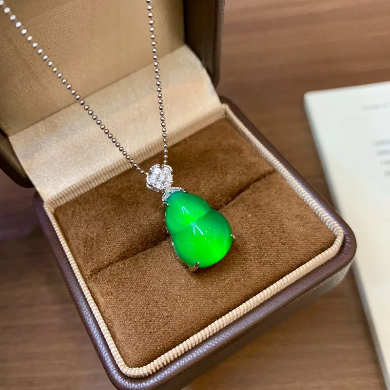 2026 Lucky Gourd Pendant, Icy Transparent Emerald Green Gourd Design, Fortune Blessing Elegant Jewelry for Women
2026 Lucky Gourd Pendant, Icy Transparent Emerald Green Gourd Design, Fortune Blessing Elegant Jewelry for Women