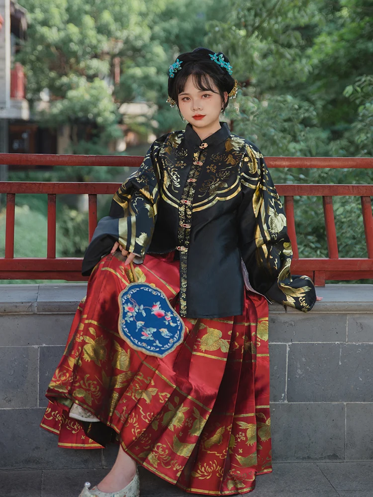 Оригинальный женский топ Hanfu большого размера в стиле династии Мин: «Мечта о Тане», с узором «Цветы и птицы», в стиле «Золотое плетение»
Оригинальный женский топ Hanfu большого размера в стиле династии Мин: «Мечта о Тане», с узором «Цветы и птицы», в стиле «Золотое плетение»