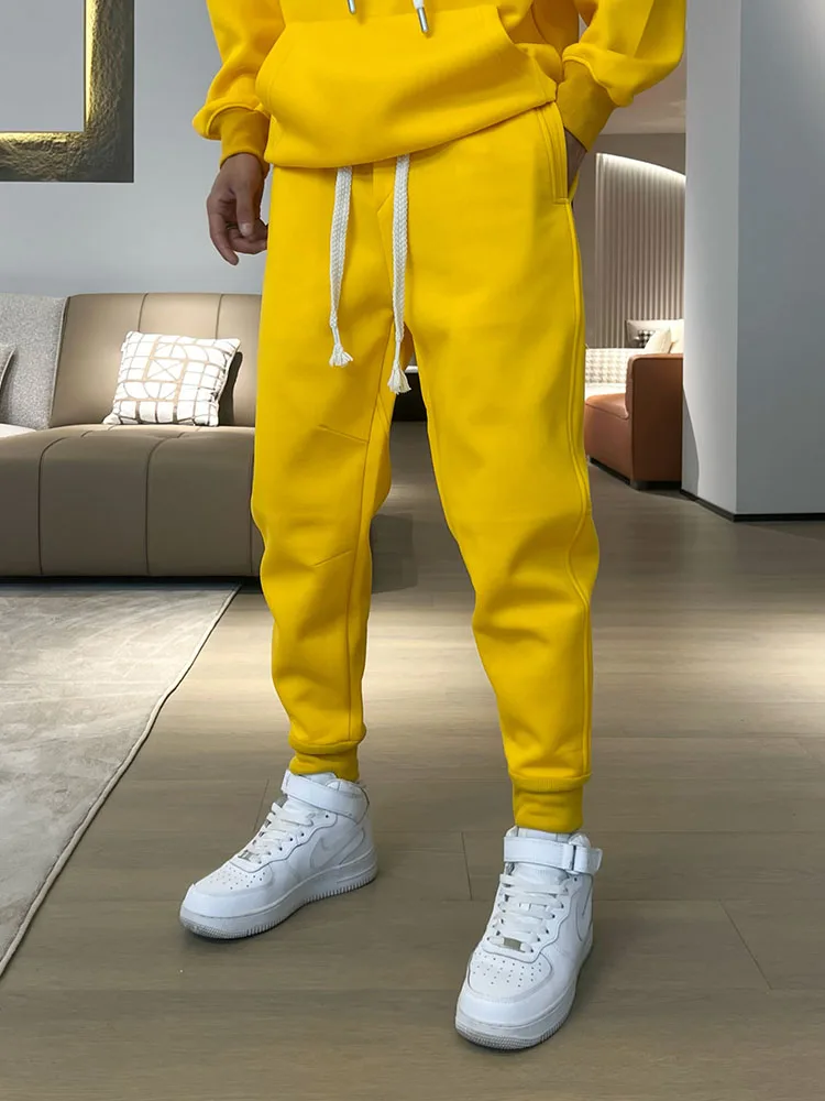 Мужские спортивные брюки свободного кроя с флисовой подкладкой, осенне-зимние, желтые, повседневные, зауженные, с манжетами, в уличном стиле
Мужские спортивные брюки свободного кроя с флисовой подкладкой, осенне-зимние, желтые, повседневные, зауженные, с манжетами, в уличном стиле