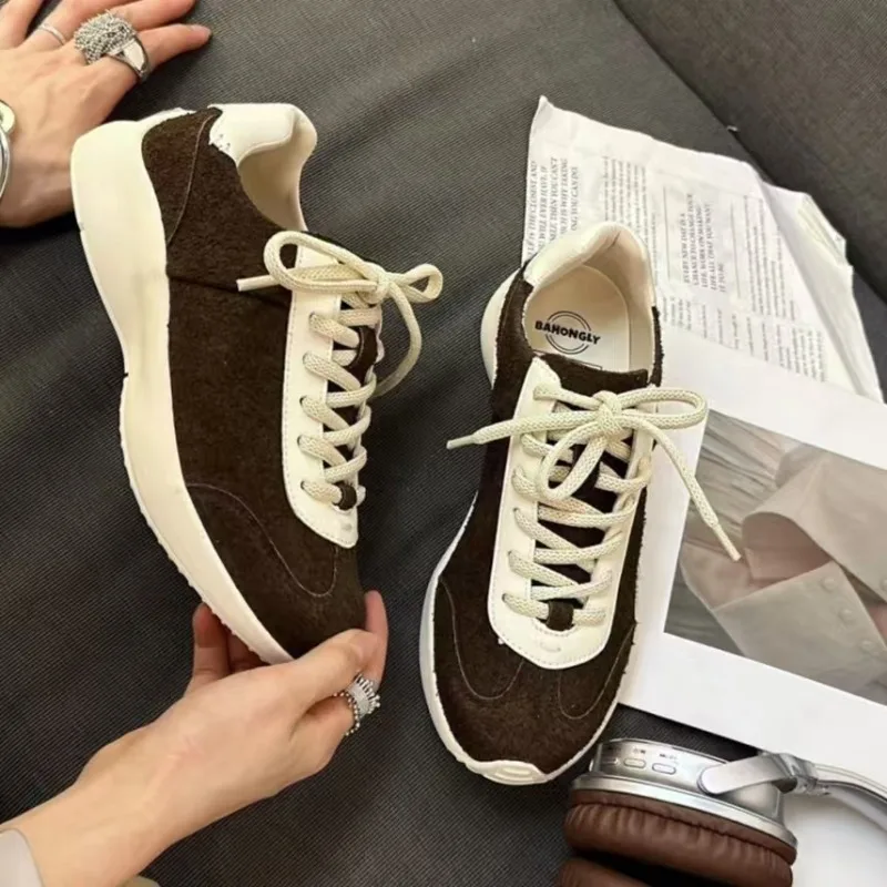 2025 г., женская повседневная обувь высокого качества в стиле ретро, бархатная спортивная обувь с мягкой подошвой из кожи оленя, удобная повседневная обувь для прогулок
2025 г., женская повседневная обувь высокого качества в стиле ретро, бархатная спортивная обувь с мягкой подошвой из кожи оленя, удобная повседневная обувь для прогулок