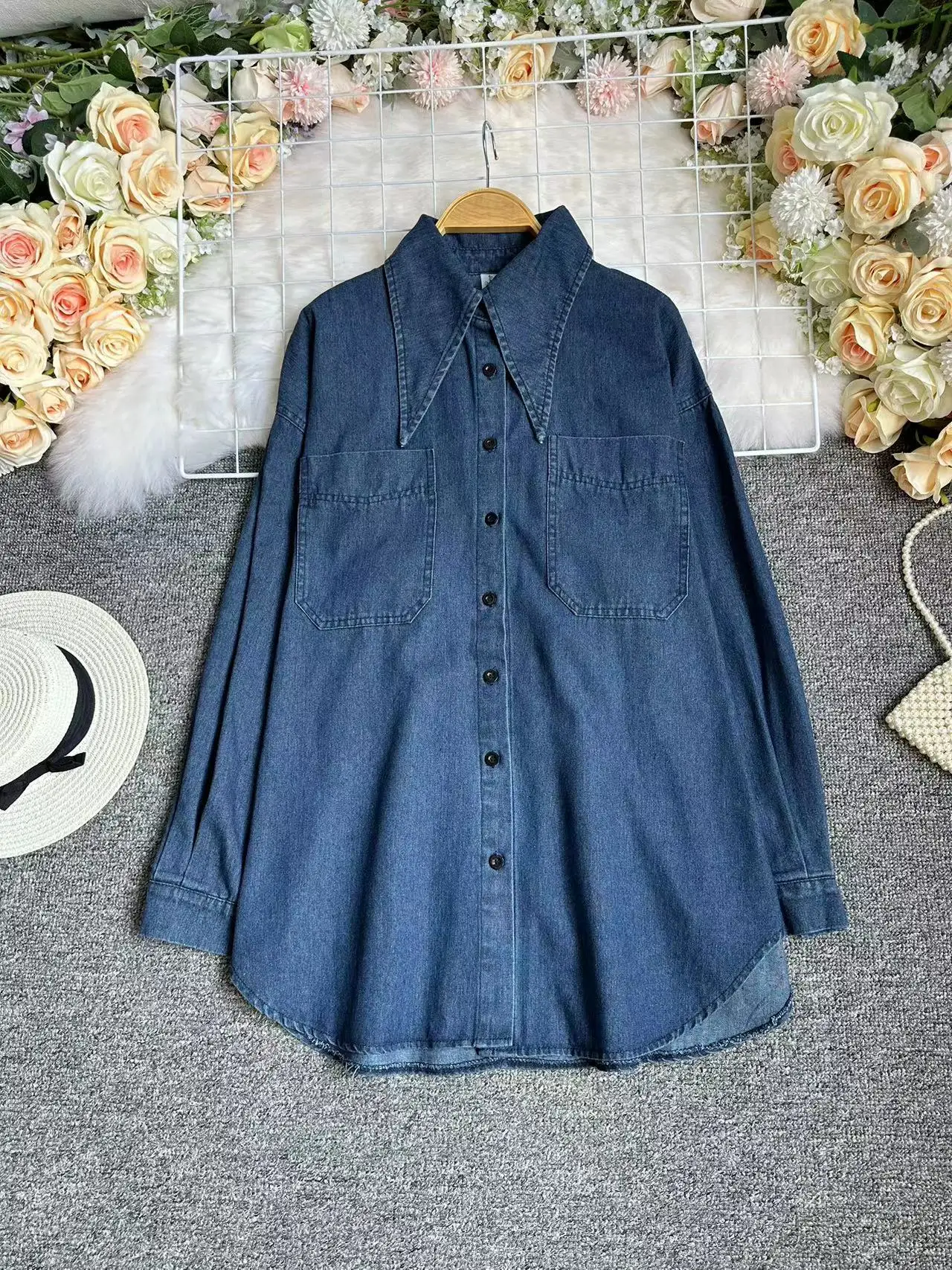 Retro Pointed Collar Denim Shirt Women's Autumn 2023 New Design Layering Long Shirt Female Middle Length Outerwear Top
Retro Pointed Collar Denim Shirt Women's Autumn 2023 New Design Layering Long Shirt Female Middle Length Outerwear Top
