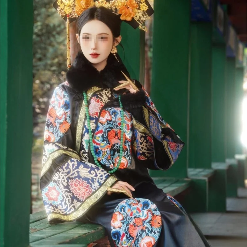 The elegant traditional Hanfu costume for imperial concubine's travel photo shoot
The elegant traditional Hanfu costume for imperial concubine's travel photo shoot