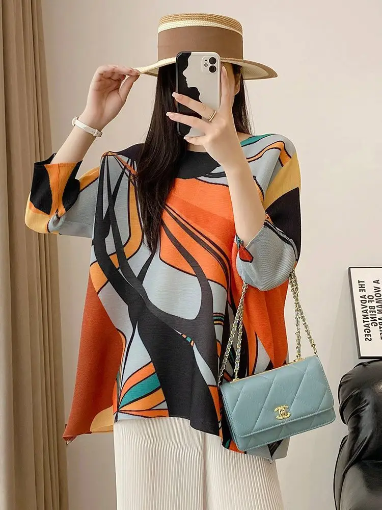 Pleated top with women's print, new summer loose and slimming style, versatile design, and youthful T-shirt trend
Pleated top with women's print, new summer loose and slimming style, versatile design, and youthful T-shirt trend