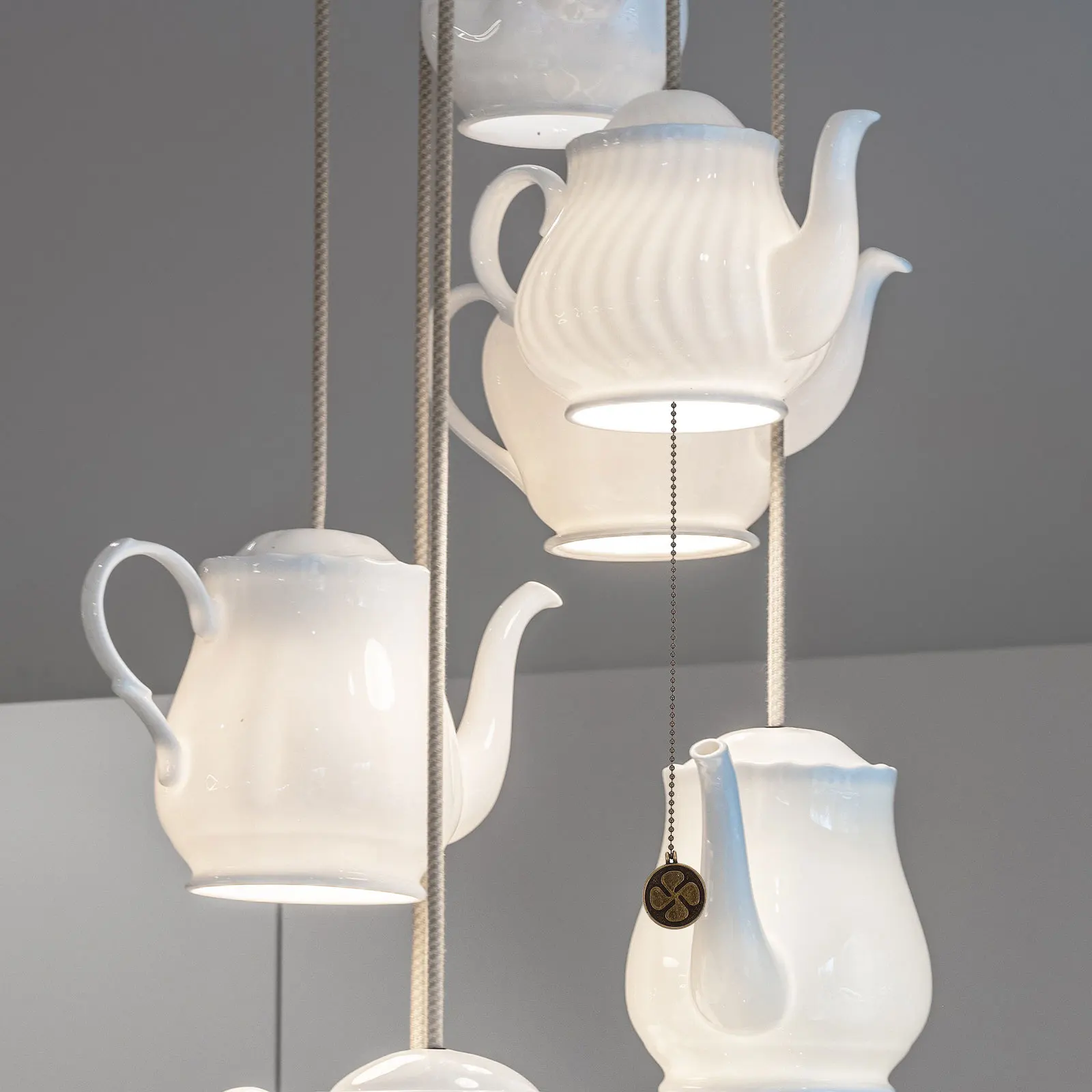 2Sets Vintage Ceiling Light Pull Chains Zinc Alloy Fan Pull Chain Extensions Decorative Home Lighting Pendant for Chandeliers
2Sets Vintage Ceiling Light Pull Chains Zinc Alloy Fan Pull Chain Extensions Decorative Home Lighting Pendant for Chandeliers