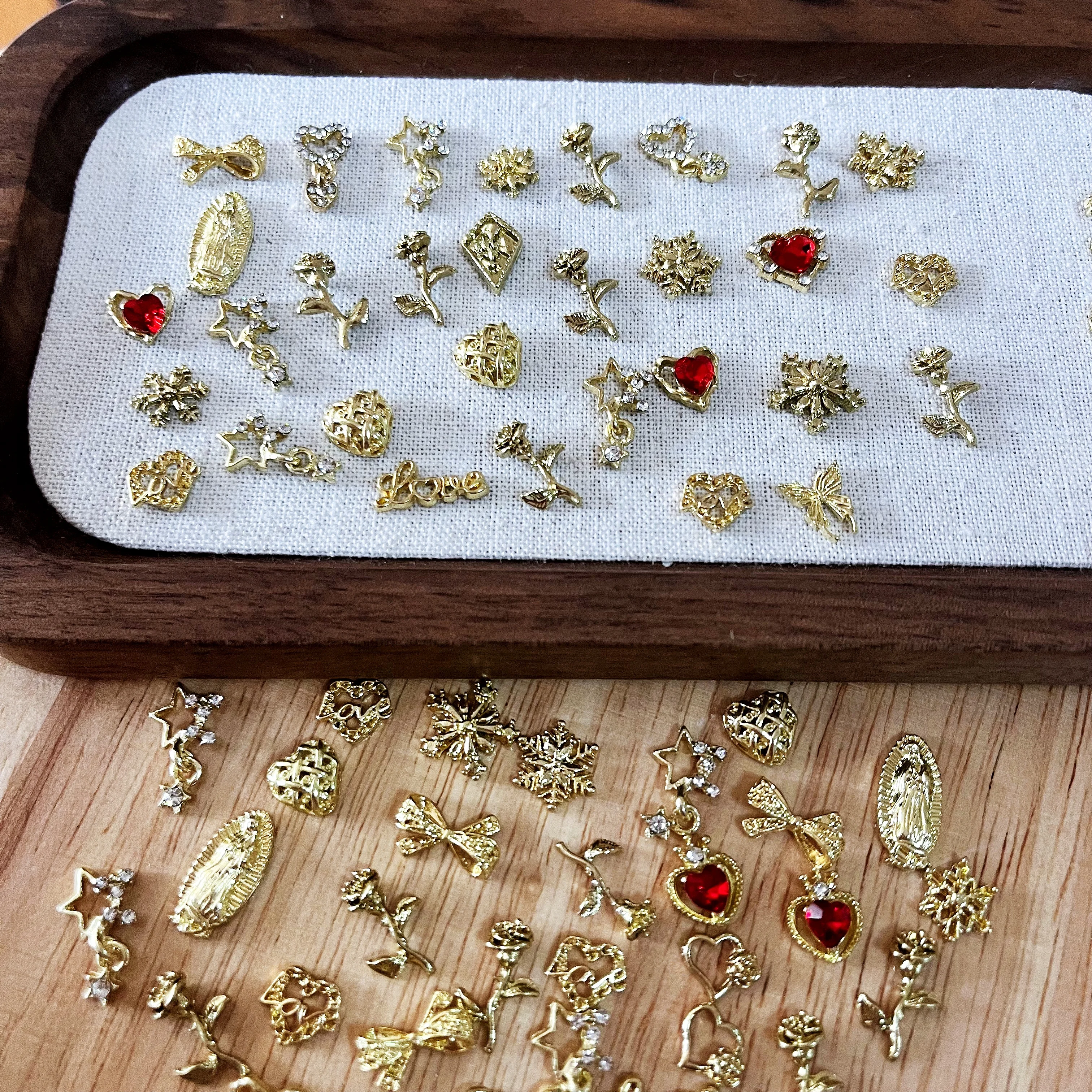 40 шт./упак., набор подвесок для ногтей из сплава в форме сердца, звезды, банта, креста, смешанные случайные золотые тона, розовые украшения для ногтей, 3D Y2K, украшения для дизайна ногтей с бриллиантами
40 шт./упак., набор подвесок для ногтей из сплава в форме сердца, звезды, банта, креста, смешанные случайные золотые тона, розовые украшения для ногтей, 3D Y2K, украшения для дизайна ногтей с бриллиантами