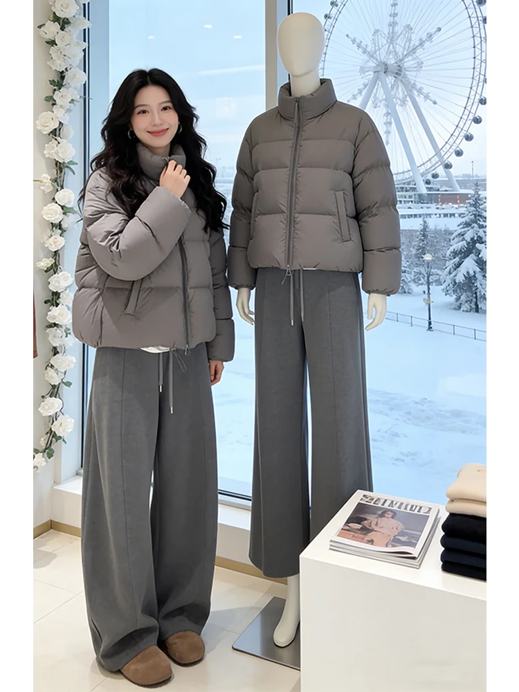 Модная утепленная хлопковая куртка с воротником-стойкой для женщин, новая зимняя модель, универсальная, для уменьшения возрастной разницы, маленький размер, хлопковая одежда
Модная утепленная хлопковая куртка с воротником-стойкой для женщин, новая зимняя модель, универсальная, для уменьшения возрастной разницы, маленький размер, хлопковая одежда