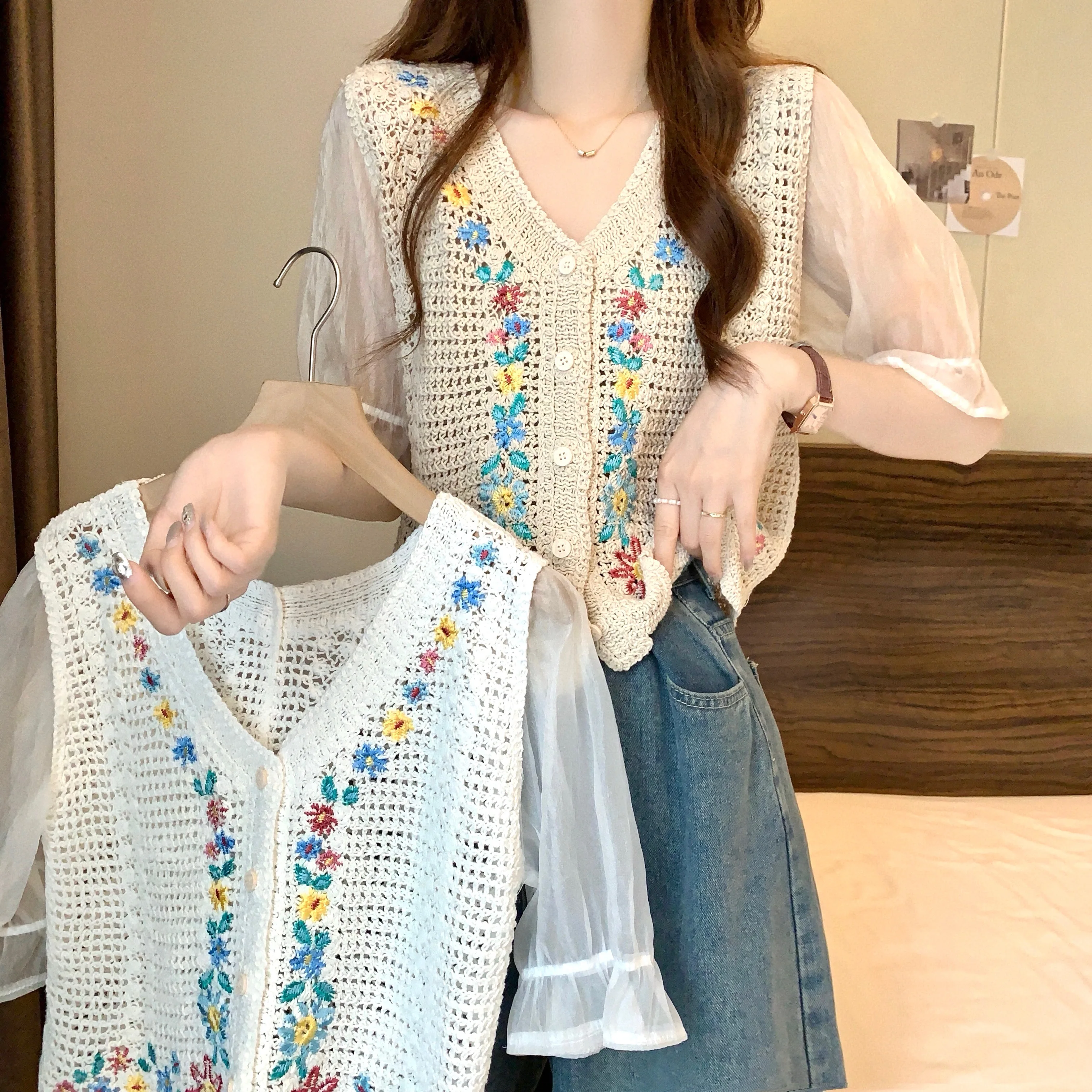 Retro Floral Embroidery Hollow Knitted Chiffon Patchwork Women's Summer Country Style Thin Short Shirt Open Cardigan
Retro Floral Embroidery Hollow Knitted Chiffon Patchwork Women's Summer Country Style Thin Short Shirt Open Cardigan