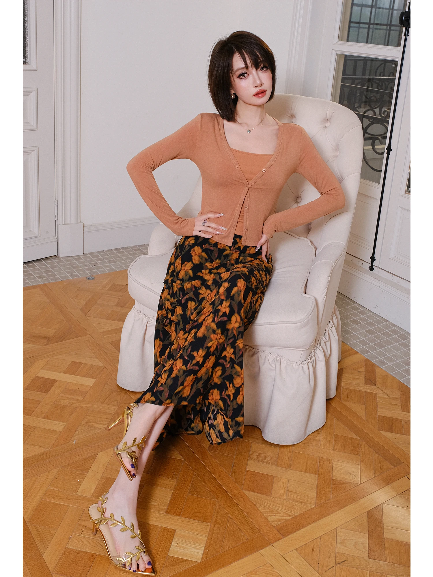 MIUCO V-neck Short Knitted Open Cardigan And Printed Skirt Set Women's Fashion Spring Outfit Slim Fit Casual Workwear
MIUCO V-neck Short Knitted Open Cardigan And Printed Skirt Set Women's Fashion Spring Outfit Slim Fit Casual Workwear
