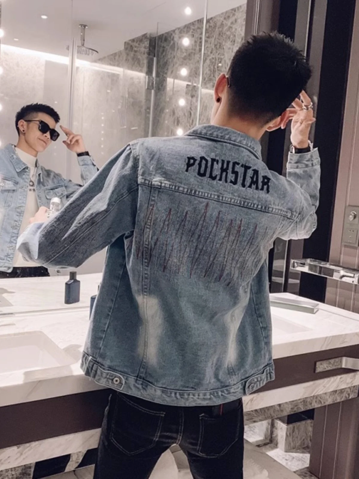 Trendy Embroidered Denim Jaet for Men Spring Autumn New Sle Casual Loose Fit Long Sve Outerwear Windproof Youth Faion
Trendy Embroidered Denim Jaet for Men Spring Autumn New Sle Casual Loose Fit Long Sve Outerwear Windproof Youth Faion