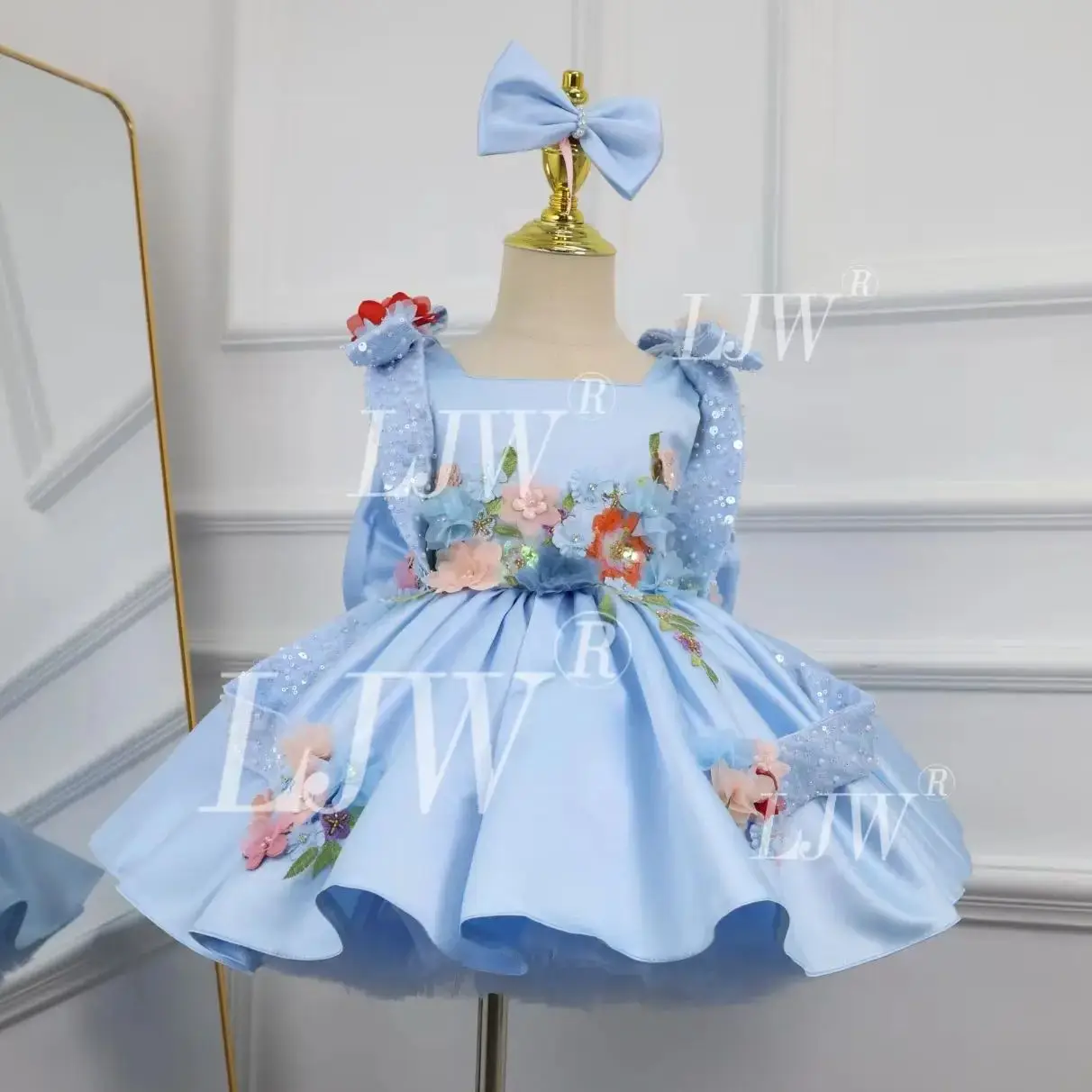 Роскошное синее платье без рукавов с цветочным узором для дня рождения, праздника, конкурса красоты, ручной вышивки, из атласа, бальное платье для малышей, свадебное, с цветочным орнаментом
Роскошное синее платье без рукавов с цветочным узором для дня рождения, праздника, конкурса красоты, ручной вышивки, из атласа, бальное платье для малышей, свадебное, с цветочным орнаментом