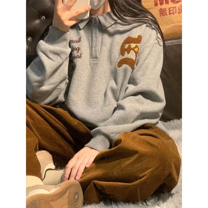 Harajuku Vintage Letter Embroidered Sweatshirt Women Preppy Style Casual Oversize Grey Polo Tshirt Kpop Streetwear Tops
Harajuku Vintage Letter Embroidered Sweatshirt Women Preppy Style Casual Oversize Grey Polo Tshirt Kpop Streetwear Tops