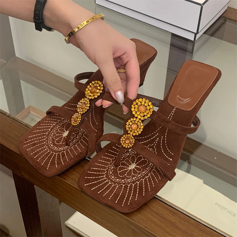 Aneikeh Bohemian Brown Suede Wedge Heel Sandals Rhinestone Embroidered Square Toe Summer Slippers Clip Toe Party Slide Shoes
Aneikeh Bohemian Brown Suede Wedge Heel Sandals Rhinestone Embroidered Square Toe Summer Slippers Clip Toe Party Slide Shoes
