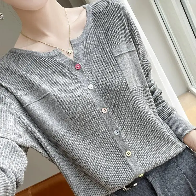 2024 Women's V-Neck Autumn Winter Ultra-Thin Fine-Woven Wool Sweater Open Cardigan round Neck Rainbow Button Knitted Sweater
2024 Women's V-Neck Autumn Winter Ultra-Thin Fine-Woven Wool Sweater Open Cardigan round Neck Rainbow Button Knitted Sweater
