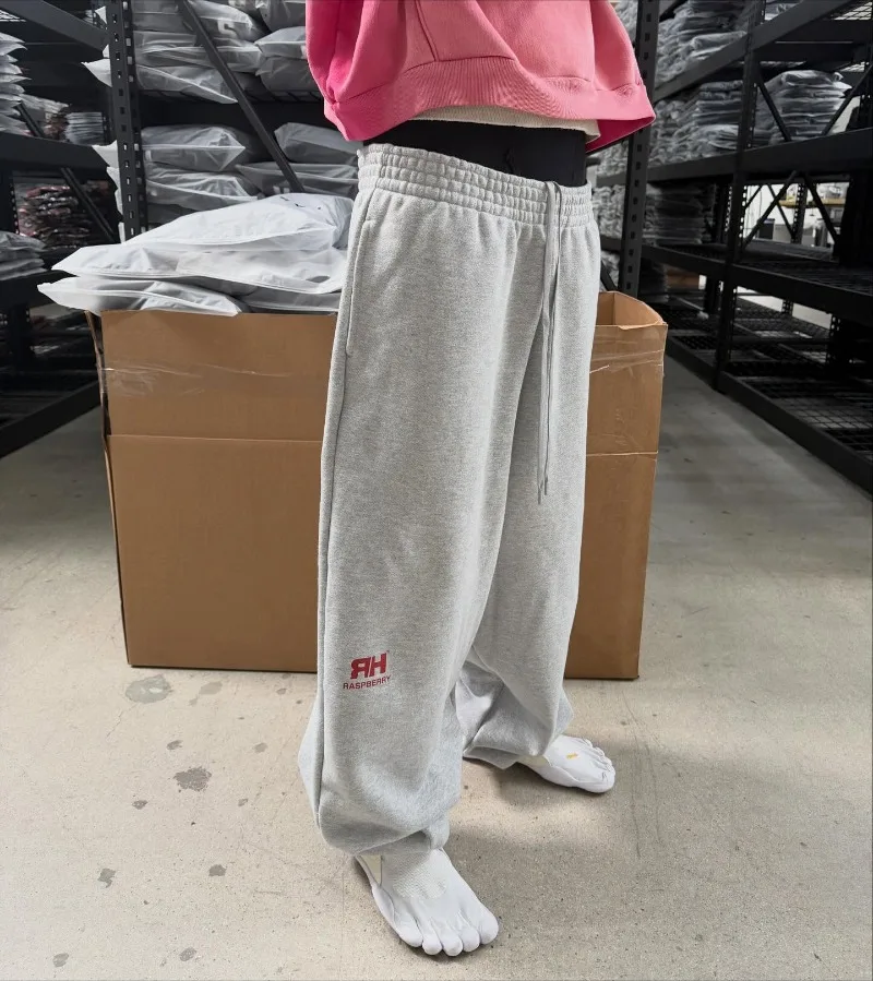 American New Style Retro Print Fashionable High-waisted Sweatpants Men Street Hip-hop Harajuku Casual Oversized Casual Pants
American New Style Retro Print Fashionable High-waisted Sweatpants Men Street Hip-hop Harajuku Casual Oversized Casual Pants