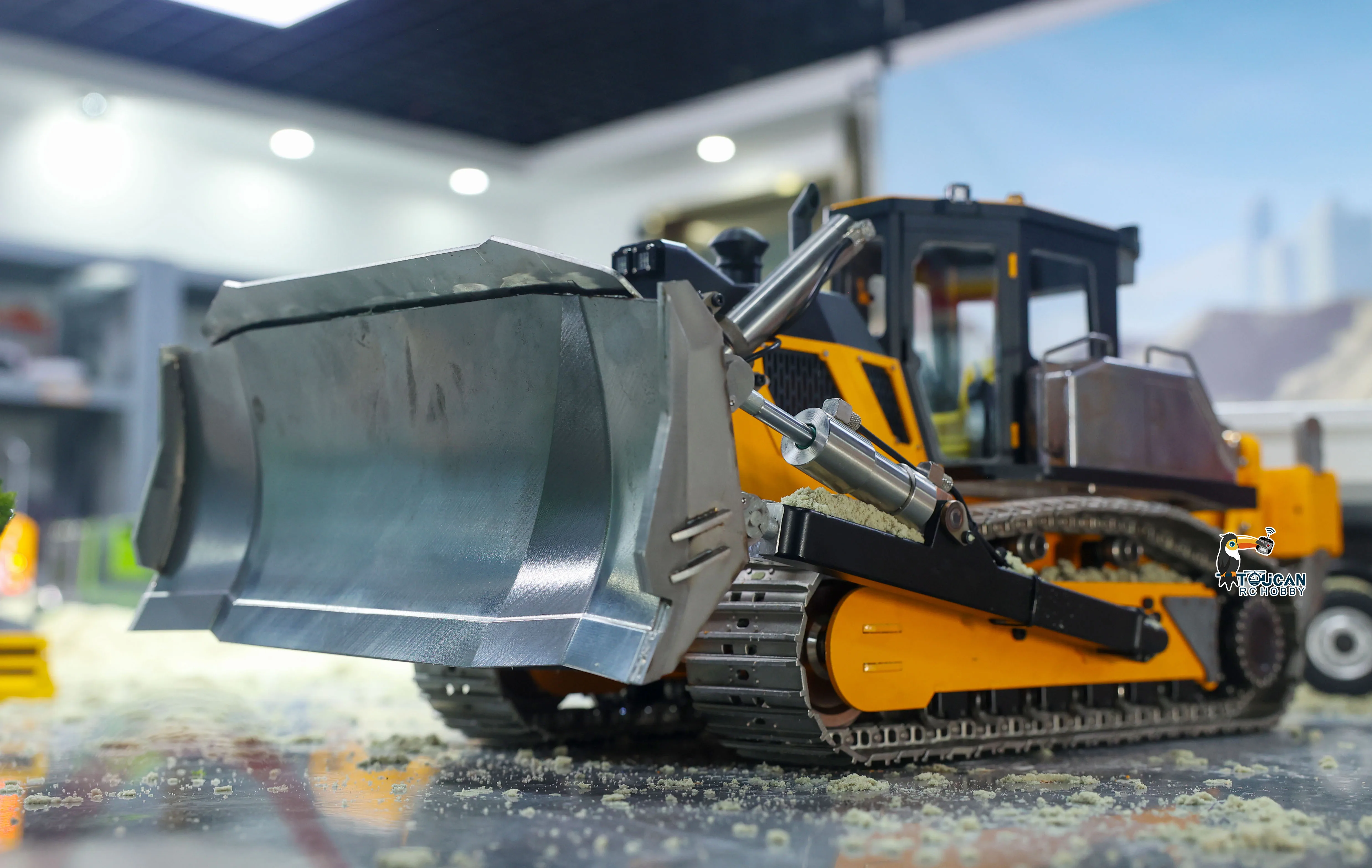 New D155 TOUCAAN HOBBY 1/12 RC Bulldozer Giant Remote Control Dozer 7CH Valve Brushless Motor Construction Vehicle Models Toy
New D155 TOUCAAN HOBBY 1/12 RC Bulldozer Giant Remote Control Dozer 7CH Valve Brushless Motor Construction Vehicle Models Toy