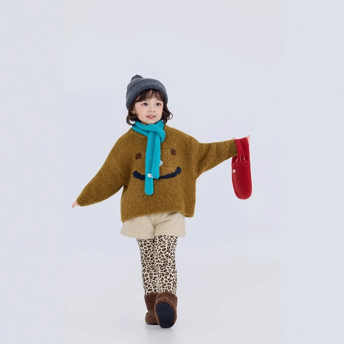 Новый зимний свитер для маленьких девочек, жаккардовый утепленный детский трикотаж с круглым вырезом для маленьких девочек, теплые вязаные пуловеры
Новый зимний свитер для маленьких девочек, жаккардовый утепленный детский трикотаж с круглым вырезом для маленьких девочек, теплые вязаные пуловеры