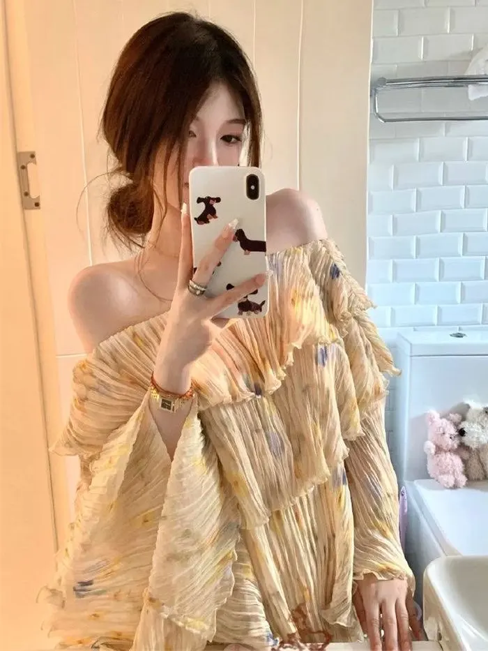 Sexy Fairy Lace Shirt And Shorts Set with Bell Sleeves And Floral Trimming Loose Fit mid Length Long Sleeve Spring Summer
Sexy Fairy Lace Shirt And Shorts Set with Bell Sleeves And Floral Trimming Loose Fit mid Length Long Sleeve Spring Summer