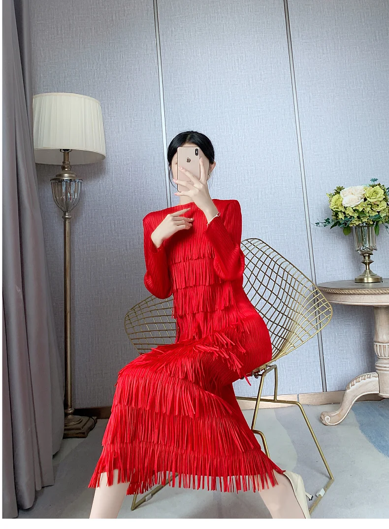 HOT SELLING Miyake fashion High quality pleated long sleeve one-piece dress tassel red dress IN STOCK
HOT SELLING Miyake fashion High quality pleated long sleeve one-piece dress tassel red dress IN STOCK