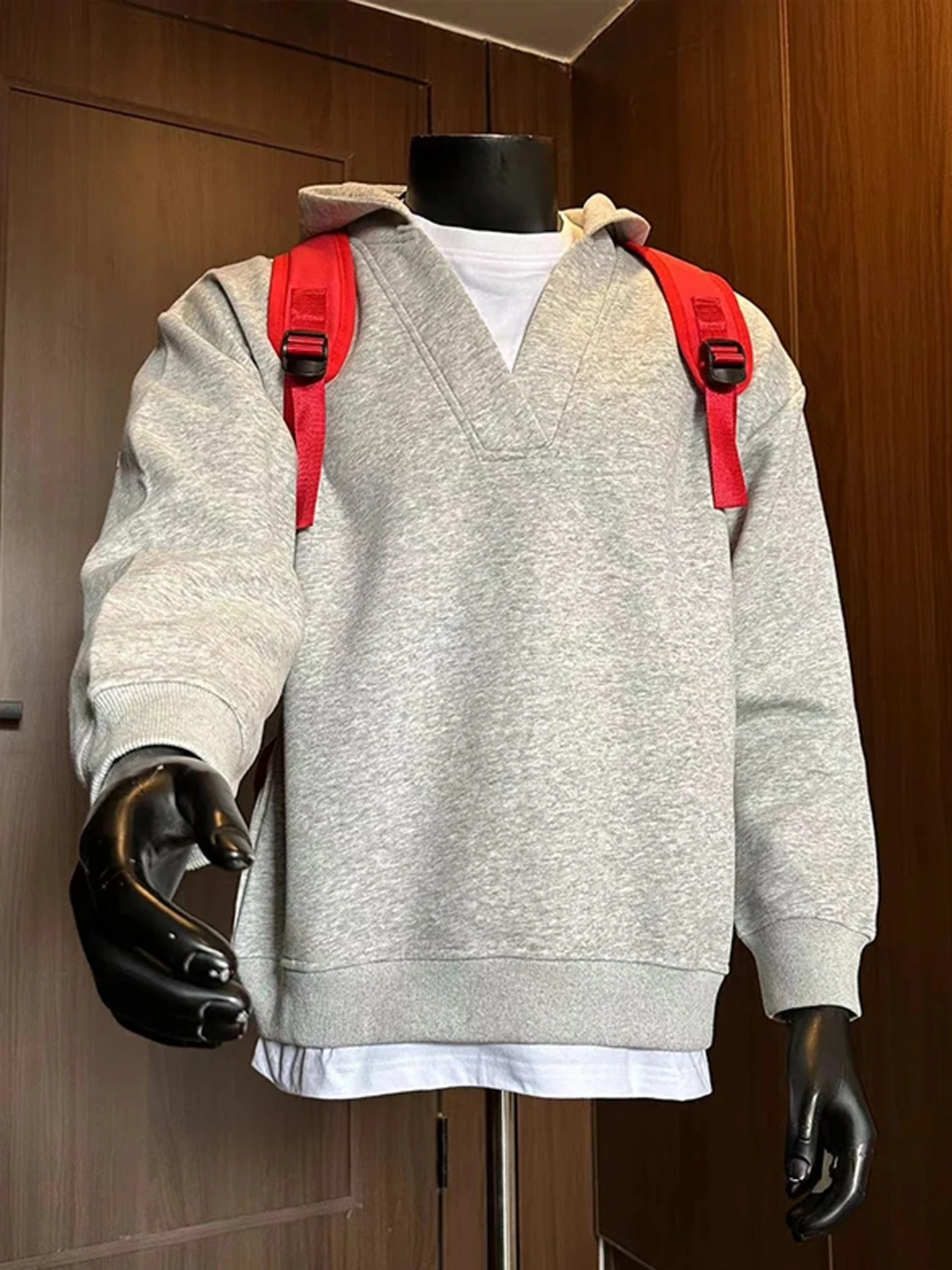 Легкая мужская толстовка с капюшоном и V-образным вырезом, имитирующая двухслойную, в американском ретро-стиле, утепленная, для колледжа, верхняя одежда
Легкая мужская толстовка с капюшоном и V-образным вырезом, имитирующая двухслойную, в американском ретро-стиле, утепленная, для колледжа, верхняя одежда