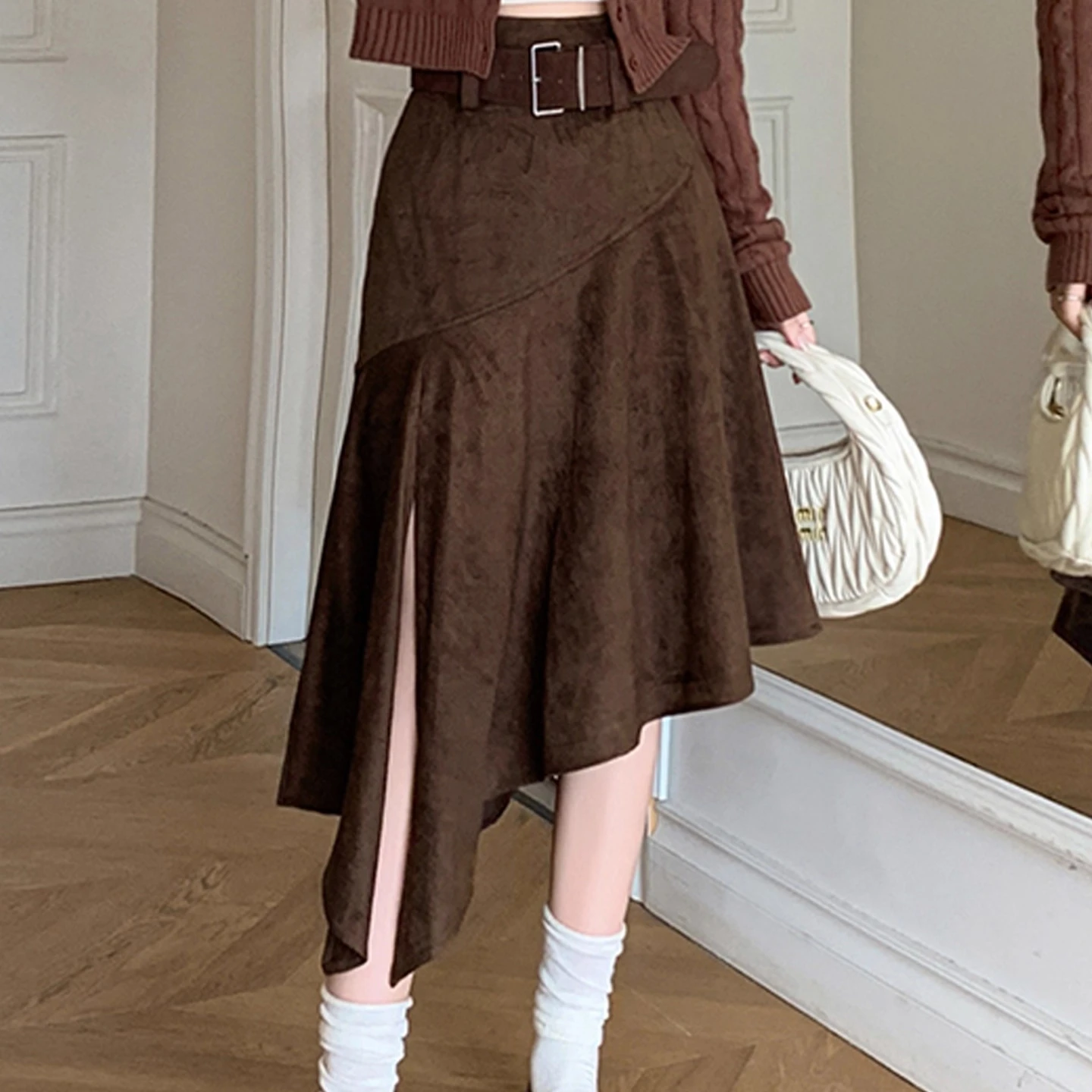 Женские юбки из искусственной кожи с высокой талией, зимняя новая асимметричная юбка-миди с разрезом «рыбий хвост»
Женские юбки из искусственной кожи с высокой талией, зимняя новая асимметричная юбка-миди с разрезом «рыбий хвост»