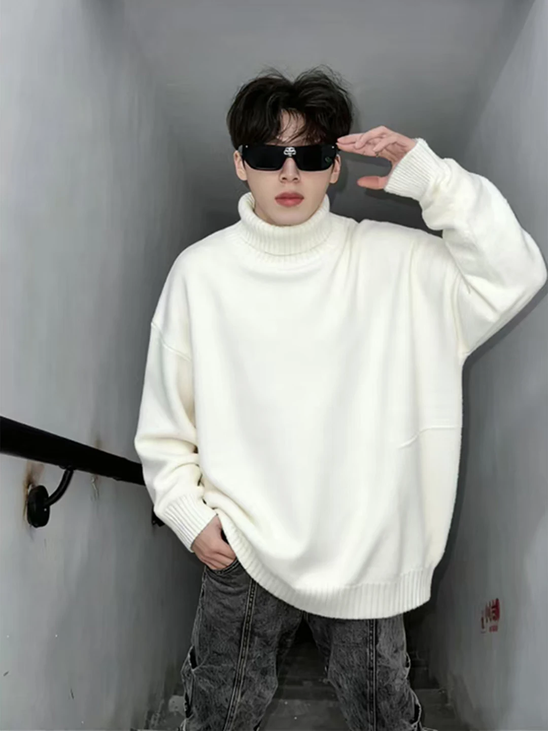 Cleanfit Men's High Collar Fleece Lined Sweater Casual Style Inner Wear Base Shirt American Lazy Knitwear Winter Season
Cleanfit Men's High Collar Fleece Lined Sweater Casual Style Inner Wear Base Shirt American Lazy Knitwear Winter Season