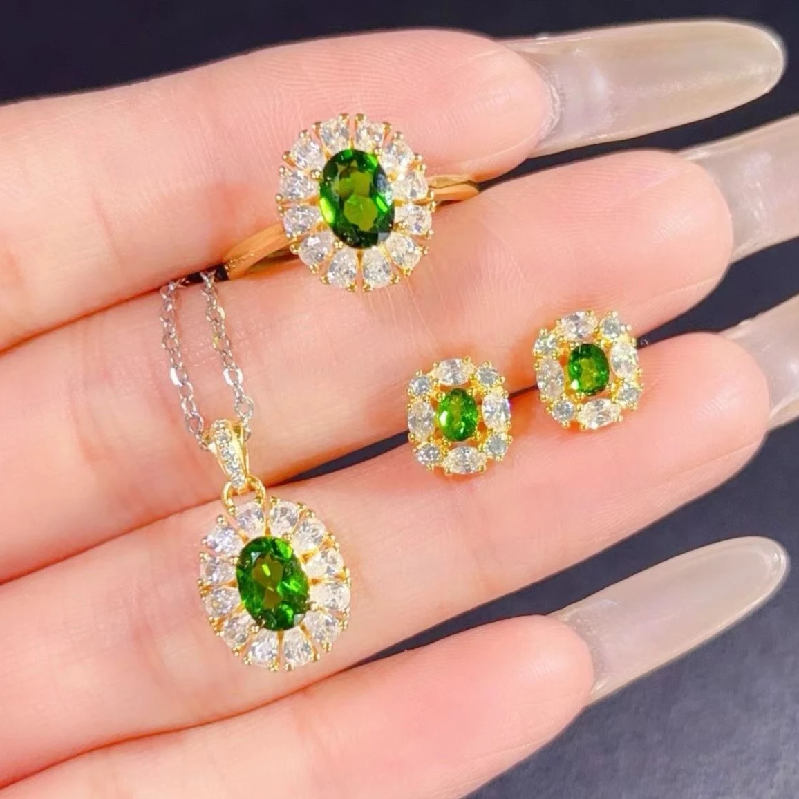 Genuine Diopside 925 Silver Jewelry Set, Ring Earrings & Necklace Fine Craftsmanship Sunflower Design with Certificate
Genuine Diopside 925 Silver Jewelry Set, Ring Earrings & Necklace Fine Craftsmanship Sunflower Design with Certificate